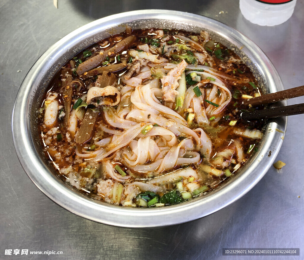 菲源老牌鲜肉煮粉煮面