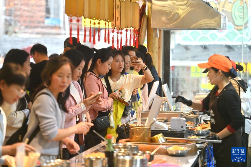 青云民生集市特色小吃