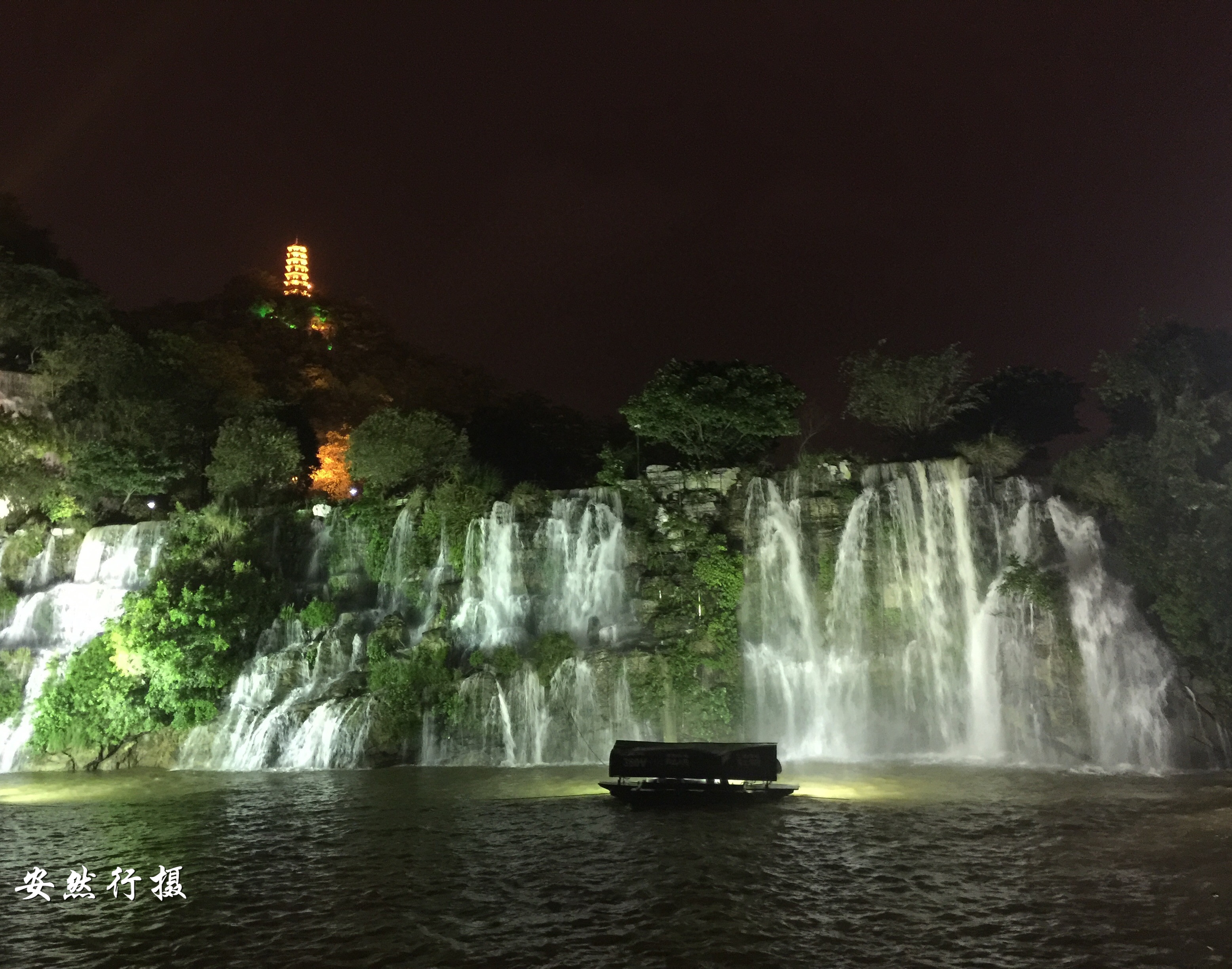 柳州百里柳江夜游蟠龙双塔观景区