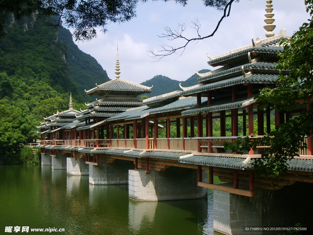 柳州市龙潭公园风雨桥景区
