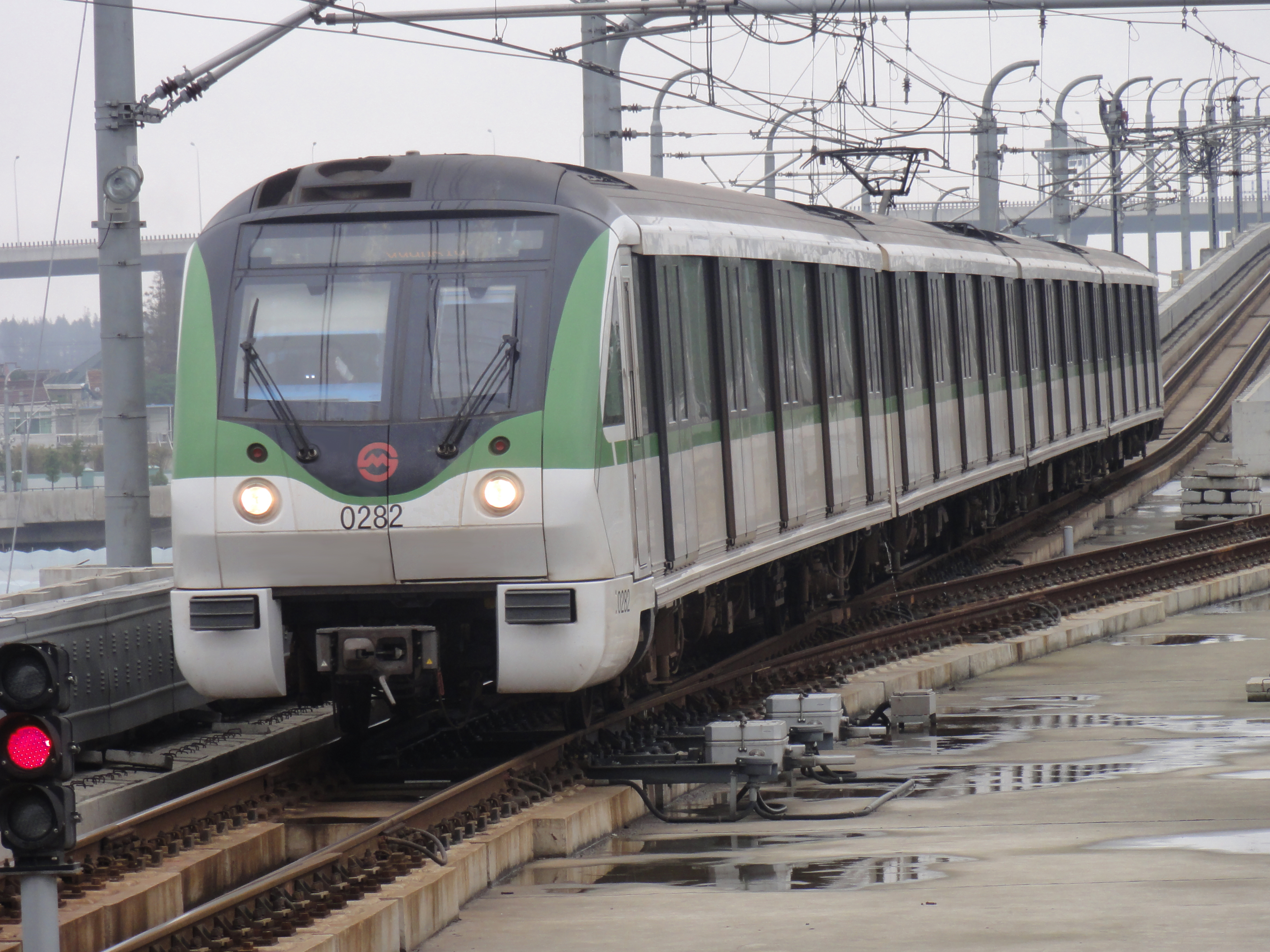 A Shanghai Metro Line 2 train
