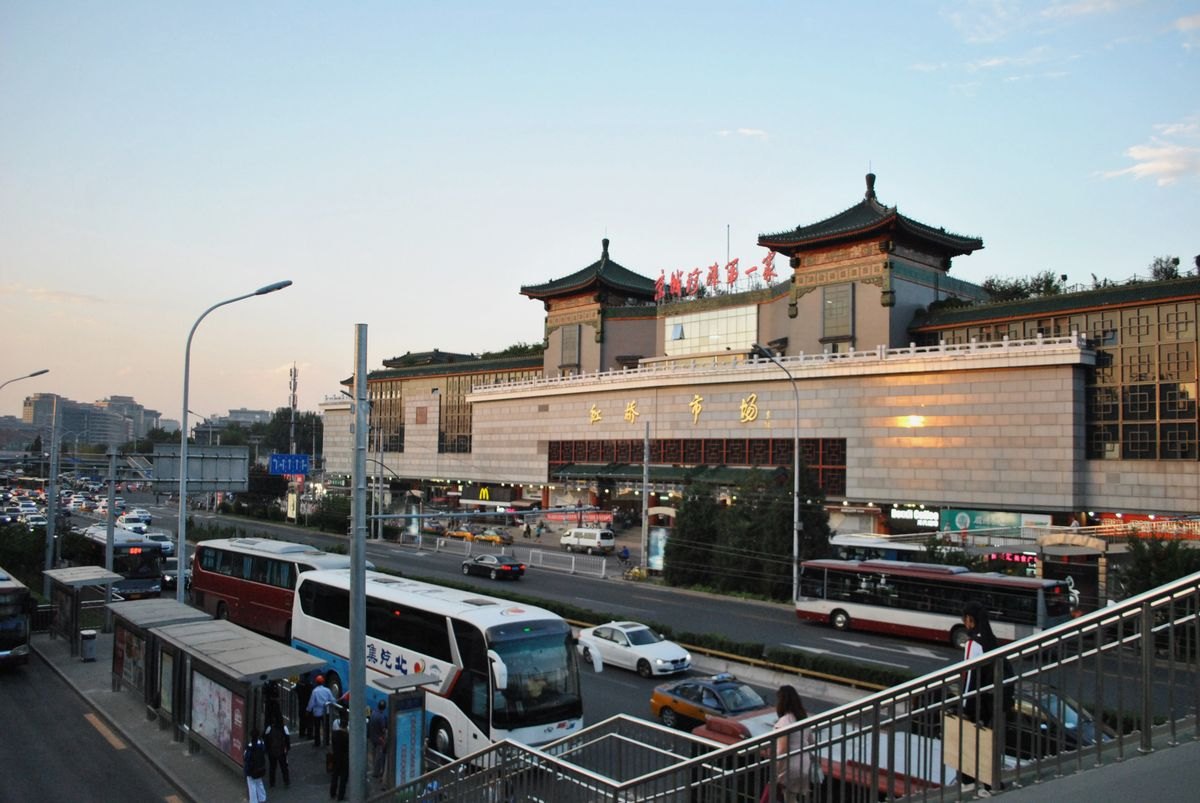 Evening by the Xi'an city wall