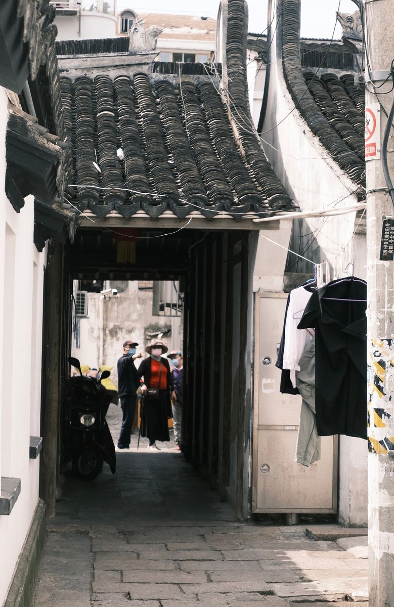 People on a Shanghai neighborhood street