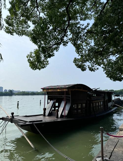 嘉兴南湖红船参观