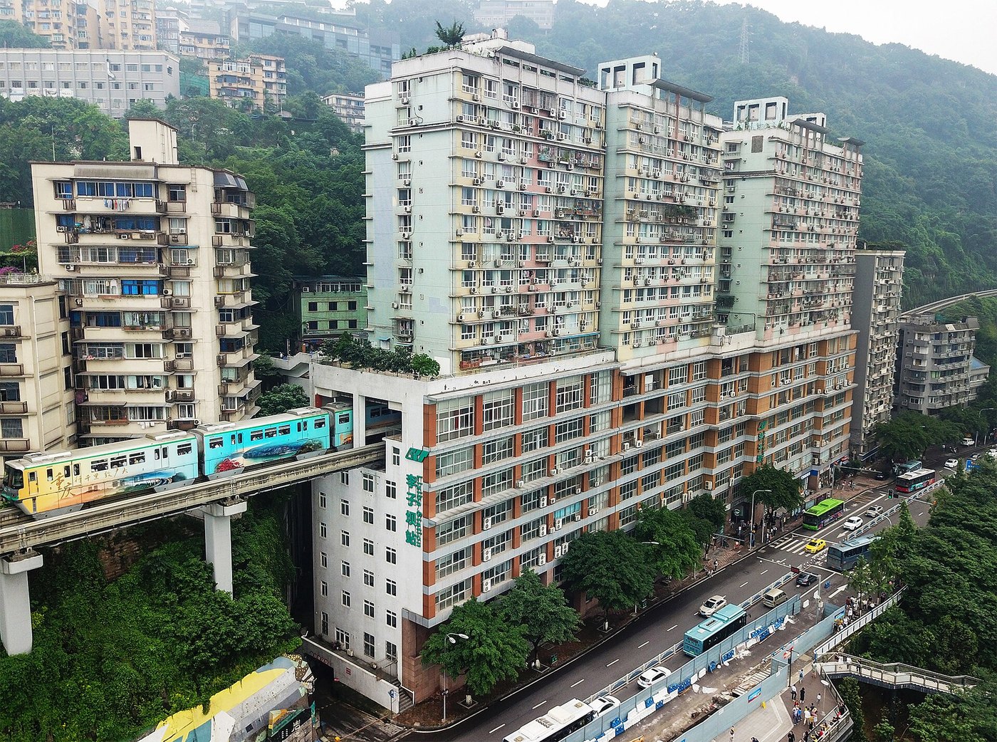 Chongqing Hills and River Views: A Route That Respects the Terrain