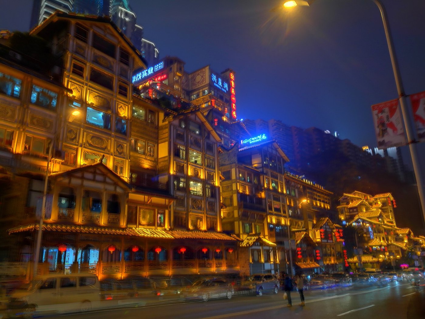 Chongqing Hongyadong night visitors
