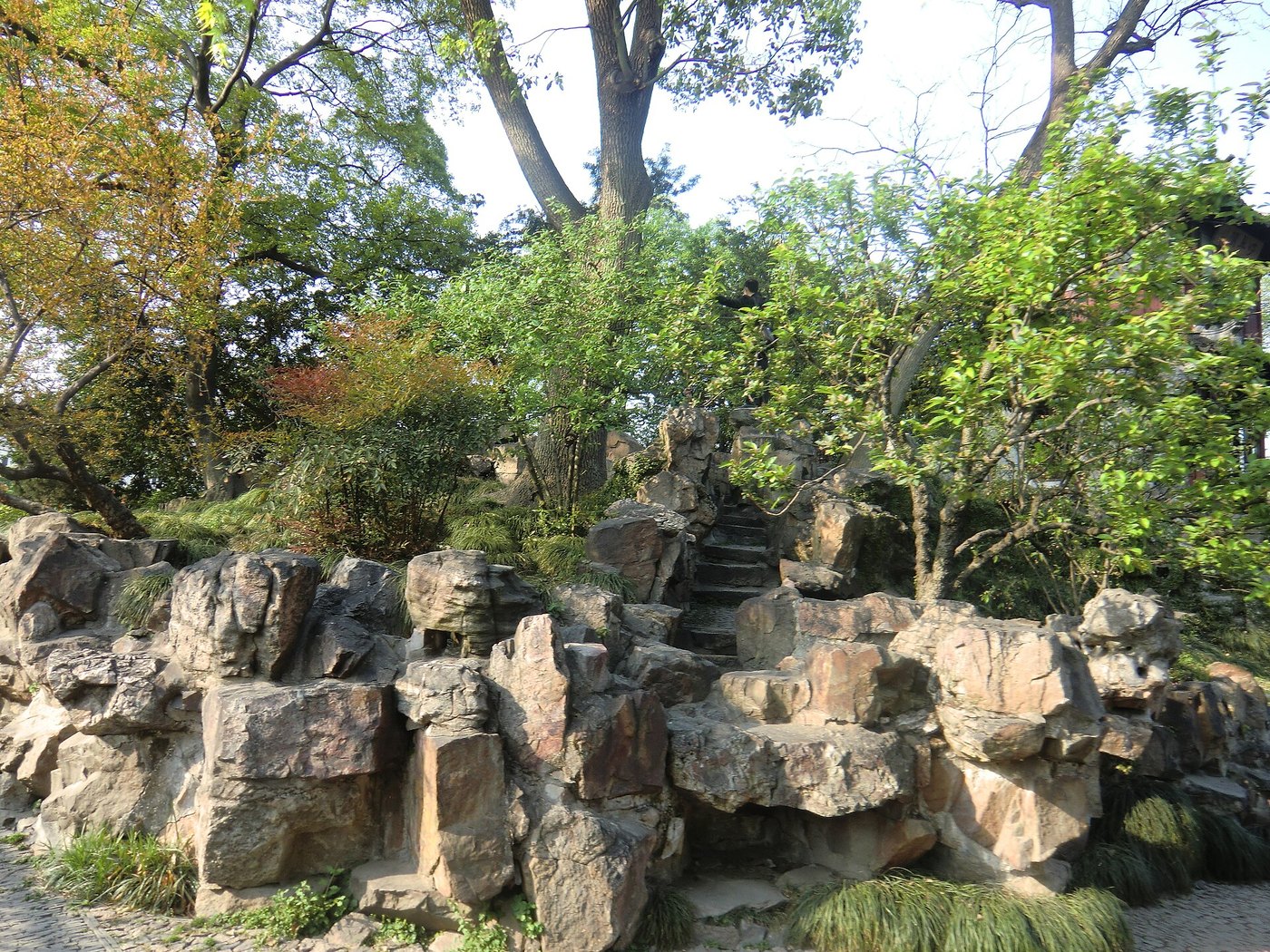 Suzhou garden rockery visitors