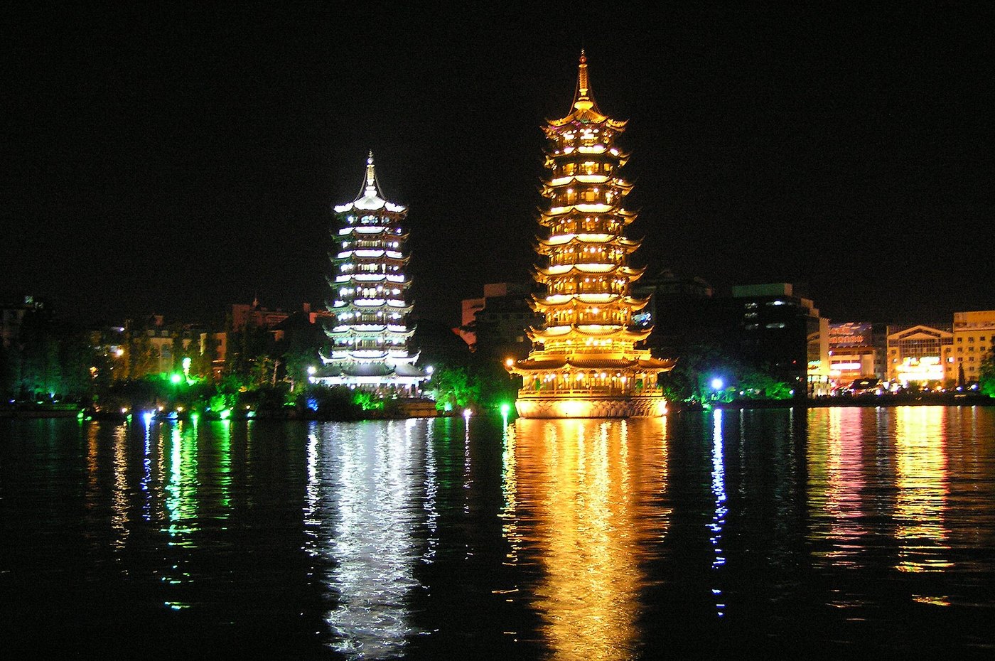 Guilin lakes night people