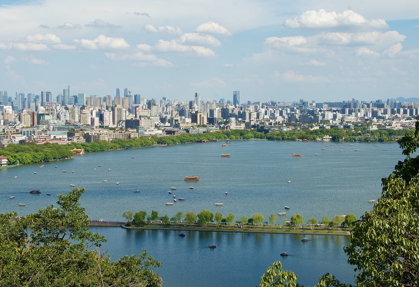 West Lake Hangzhou causeway
