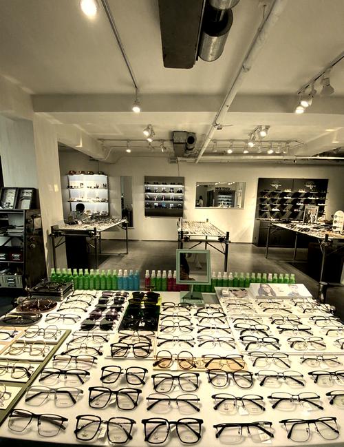 威眼镜店