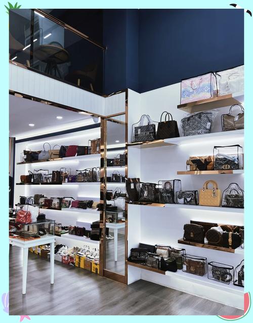 华箱包店