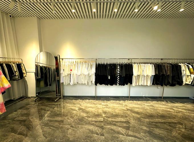 威服装店