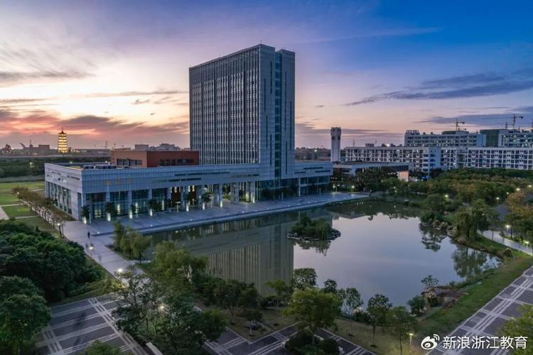 宁波省财经大学