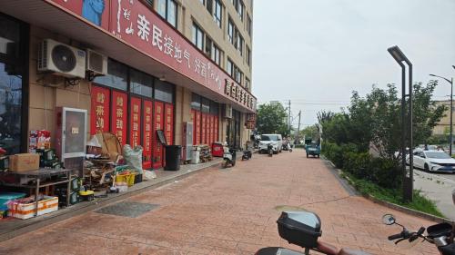 路易·尖山商业街