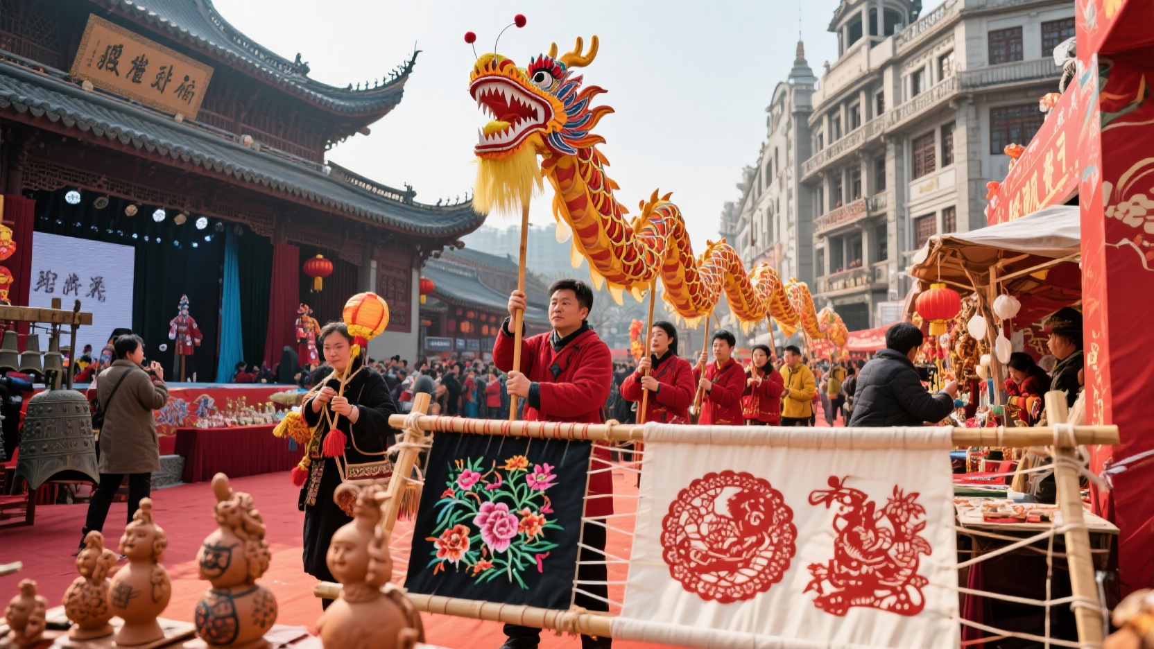 A Wuhan Festival Diary: Spending Half a Day as a Wuhan Local at the Guiyuan Temple Fair, Han Embroidery Stands, and Backstage of Chu Opera